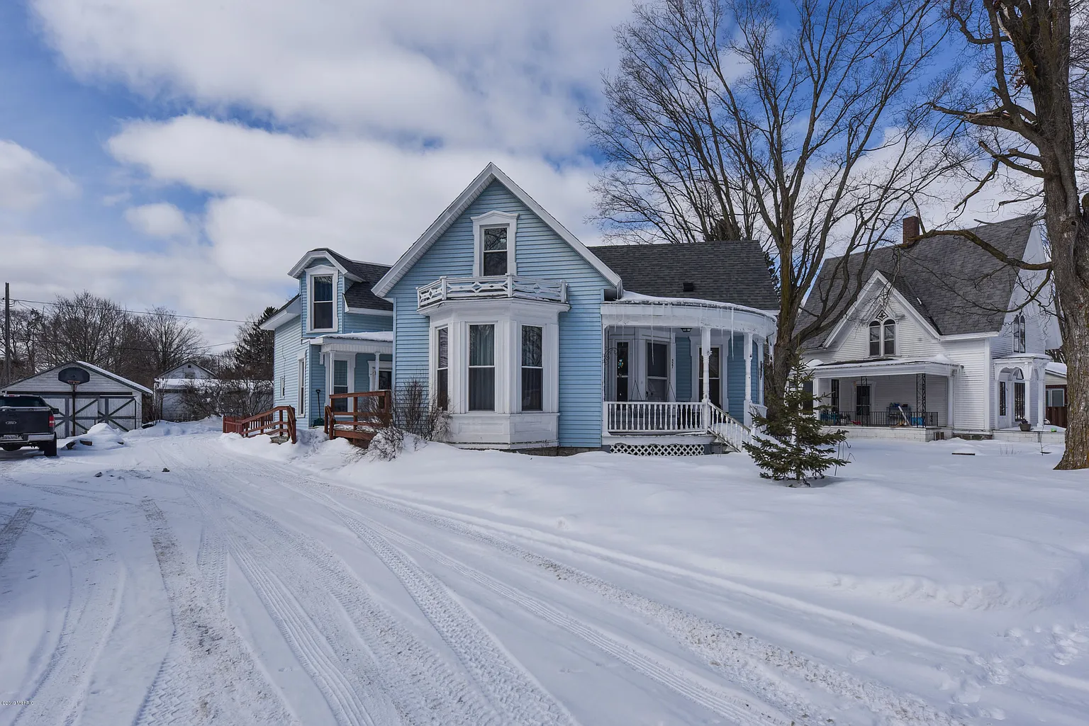 527 N Main St photo 1