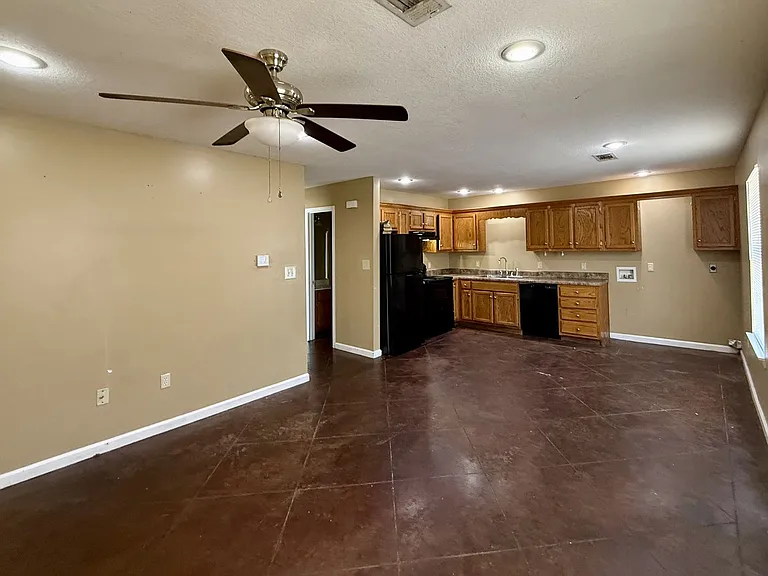 920 Belt St — Photo 3