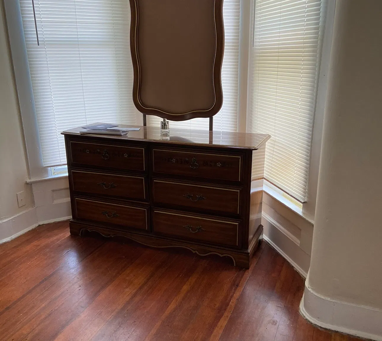 Studio, $1,000 — Photo 3