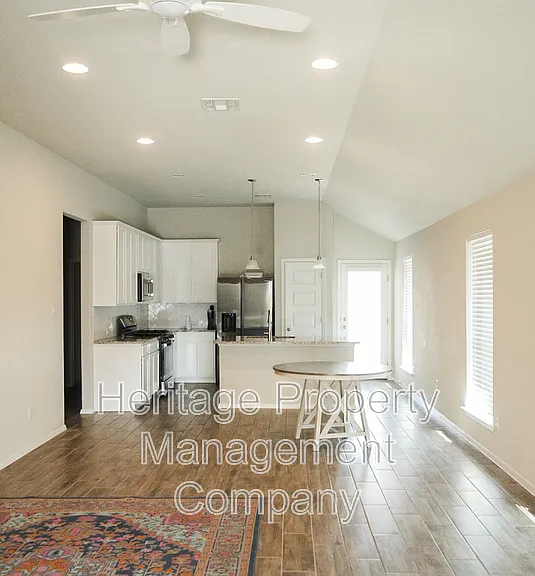 139 Lyndon Dr — Photo 3