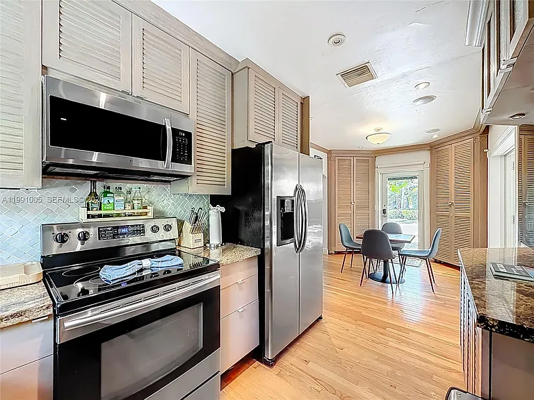 1419 NE 4th Ct — Photo 15