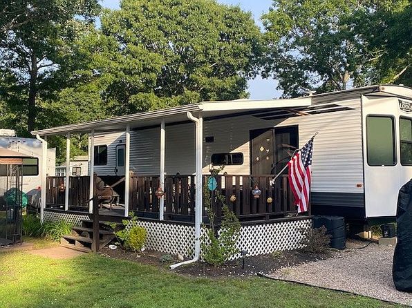 118 Dunns Corner Rd #217