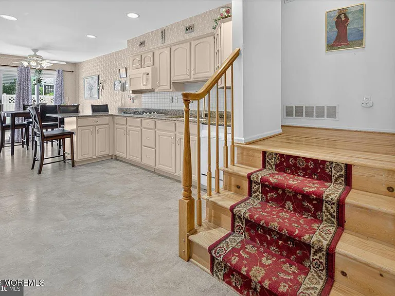 12 Virginia St — Photo 13