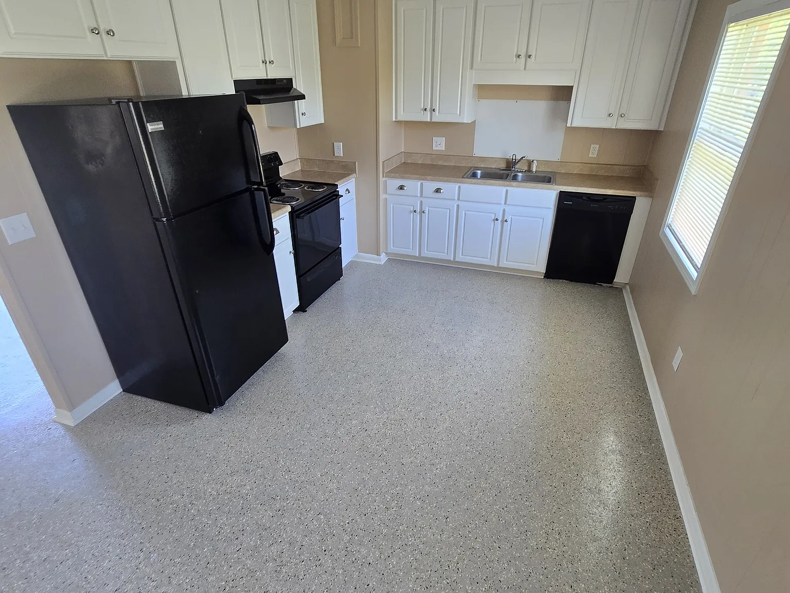 3 bed, 1.5 bath, 1050 sqft, $1,050 — Photo 3