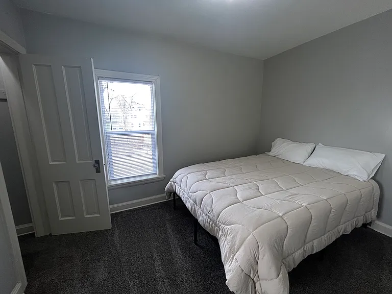1746 B Ave NE — Photo 10