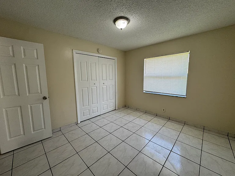 4371 Riverside Dr #D — Photo 5