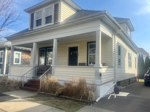 52 Hussey St #1, New Bedford, MA 02740