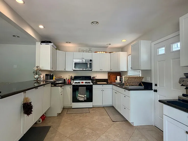 3359 Roosevelt St — Photo 12