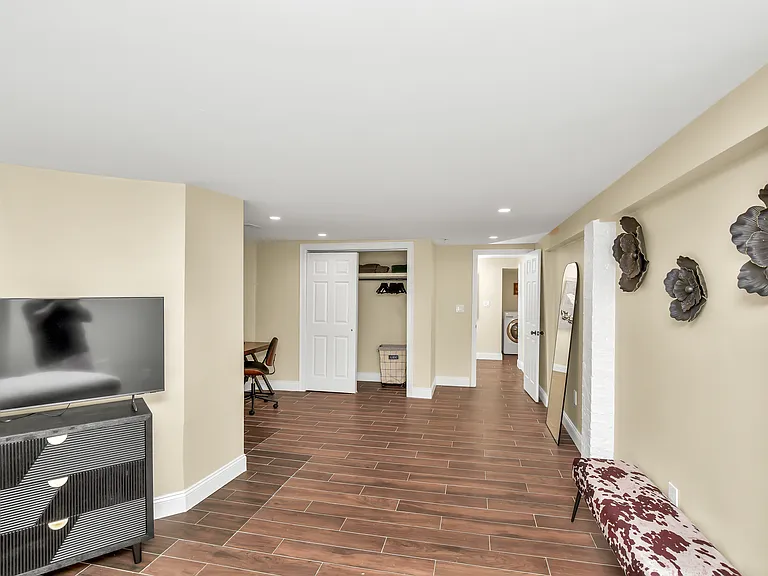 10 Pierce Ave #1 — Photo 35