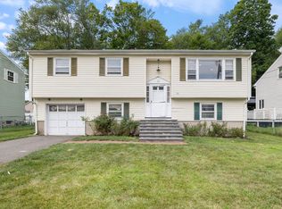 21 Farmingdale Dr, Parsippany, NJ 07054