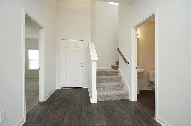 4 bed, 2.5 bath, 2133 sqft, $2,525 — Photo 2