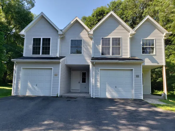 132 Schreck Aly, State College, PA 16801