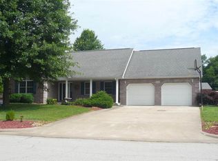406 E Cinque Hommes Dr, Perryville, MO 63775