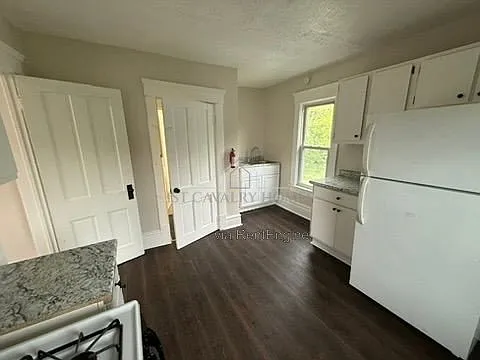 1052 Yale St #3 — Photo 6