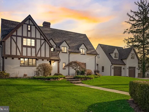 612 Stratford Dr, Moorestown, NJ 08057