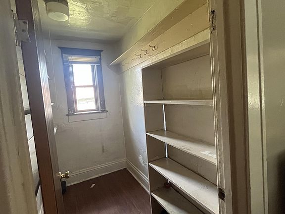 5th image of 4937 Walsh Ave #1