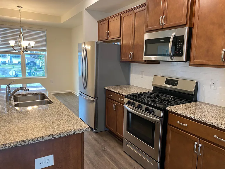 324 Skymont Dr — Photo 4