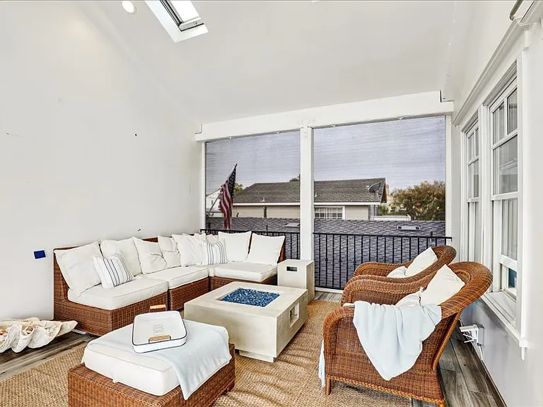 425 1/2 Fernleaf Ave #B — Photo 32