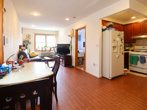 140 Avenue O image 3 of 19