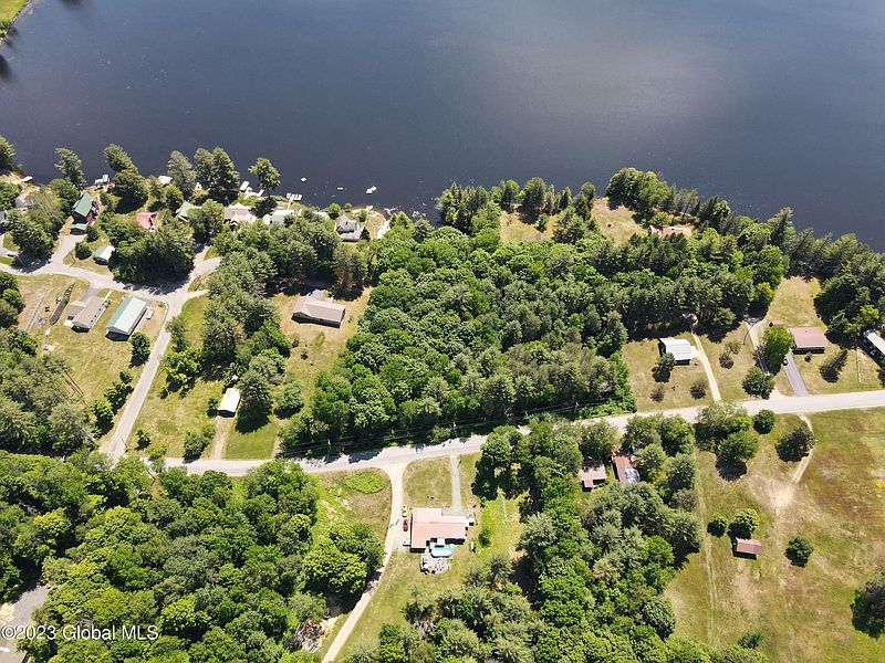 5th image of 257 Algonquin Drive