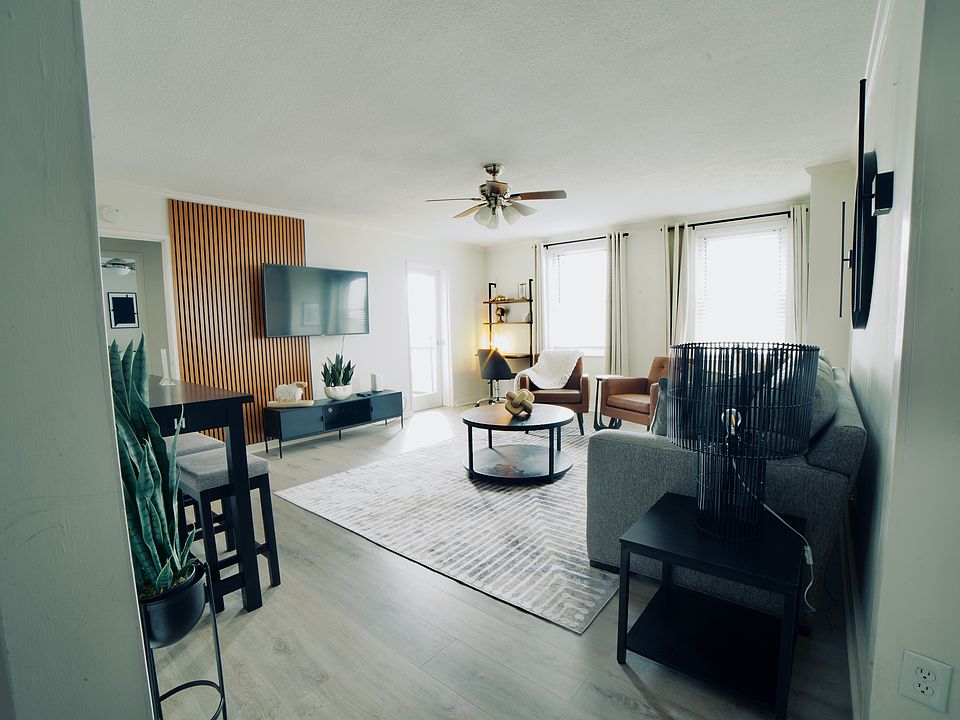 1st image of 300 W Peachtree St NW Unit 8C
