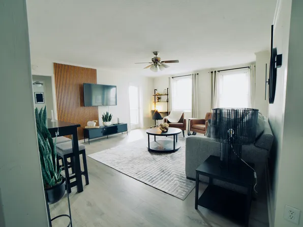 300 W Peachtree St NW, Atlanta, GA