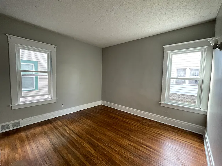 560 Linden Ave #1 — Photo 8