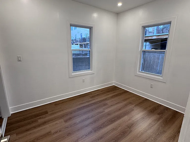 647 N 16th St #2 — Photo 10