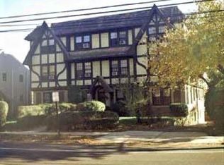 28 W Neck Rd APT 1D, Huntington, NY 11743