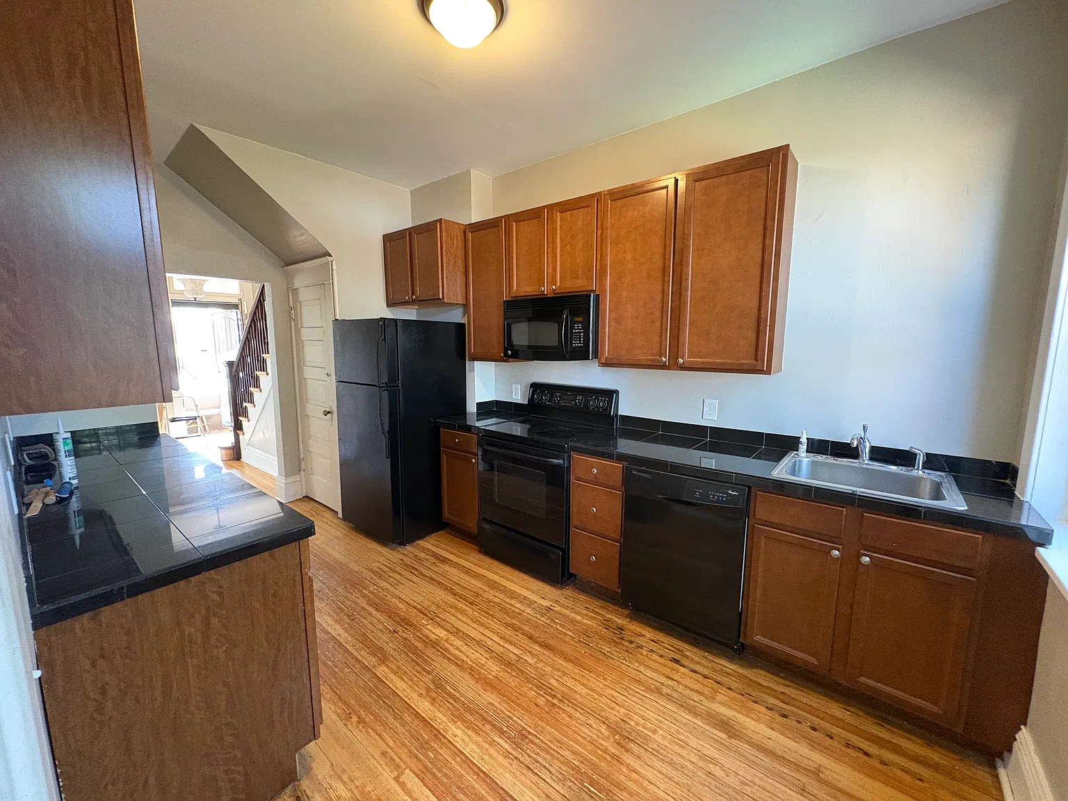 3 bed, 1600 sqft, $2,525 — Photo 2