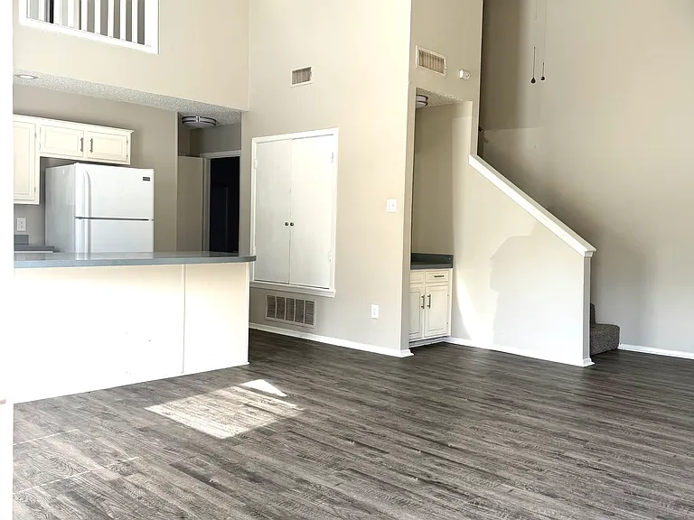 911 Creekside Dr #911 — Photo 3