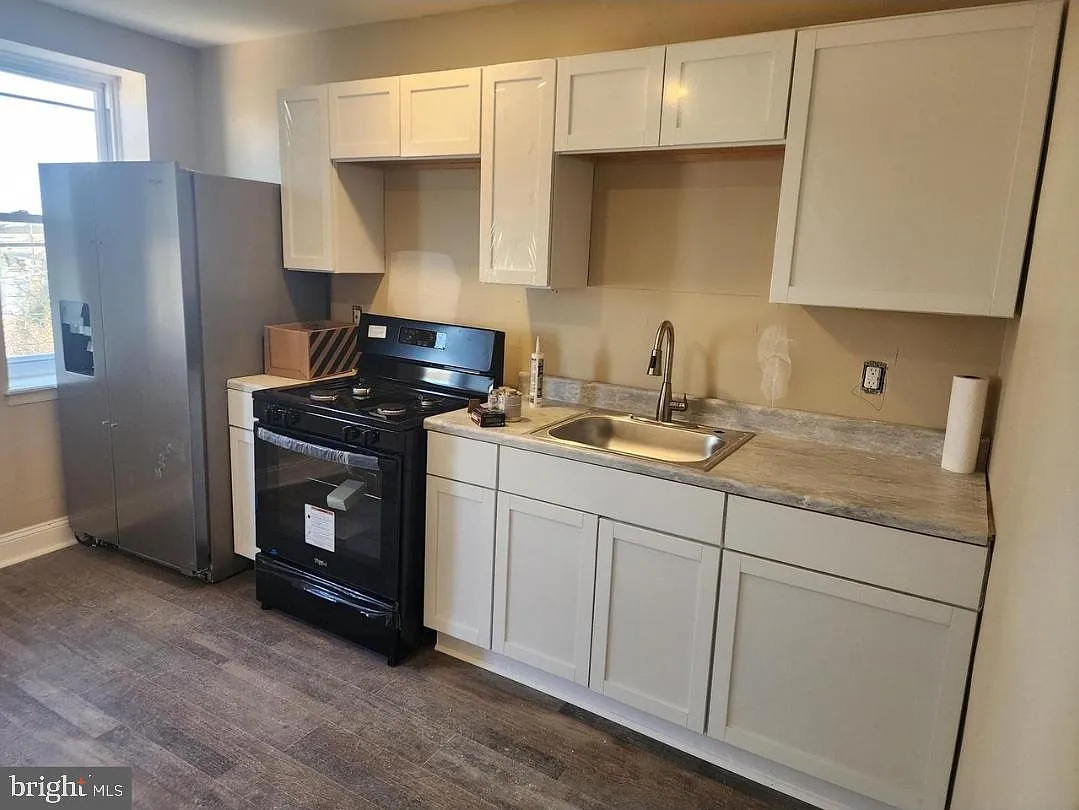 4 bed, 1.0 bath, 1200 sqft, $1,450 — Photo 2