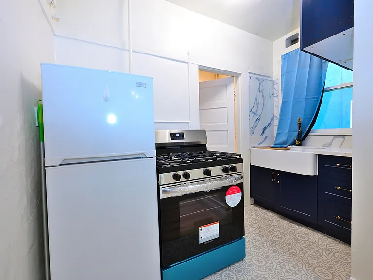 48 Navy St #3 — Photo 9