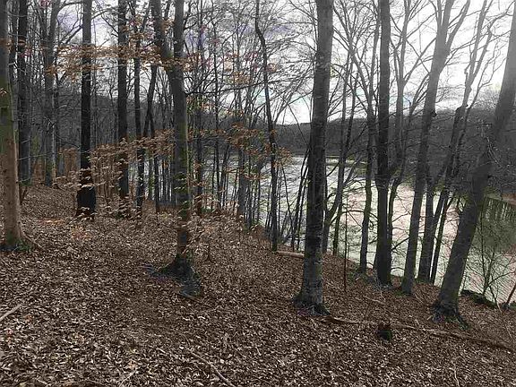 4th image of 10 Peninsula Ln