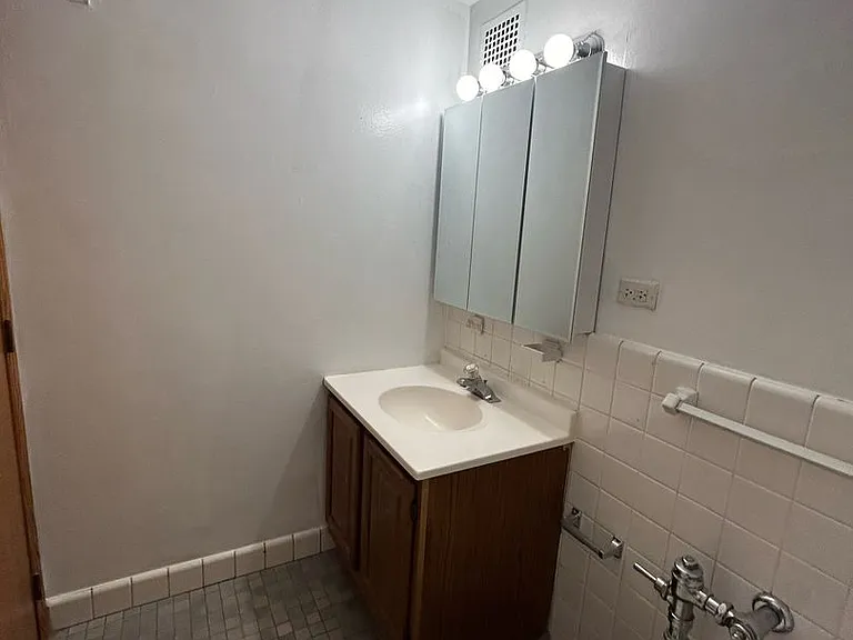 4180 Marine Terrace Apartments — Photo 73