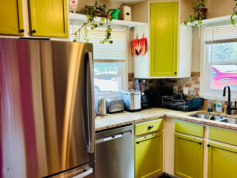 Kitchen - new fridge with ice maker and new dish washer