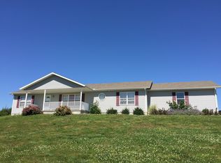 4830 Cottonwood Cir, Wamego, KS 66547