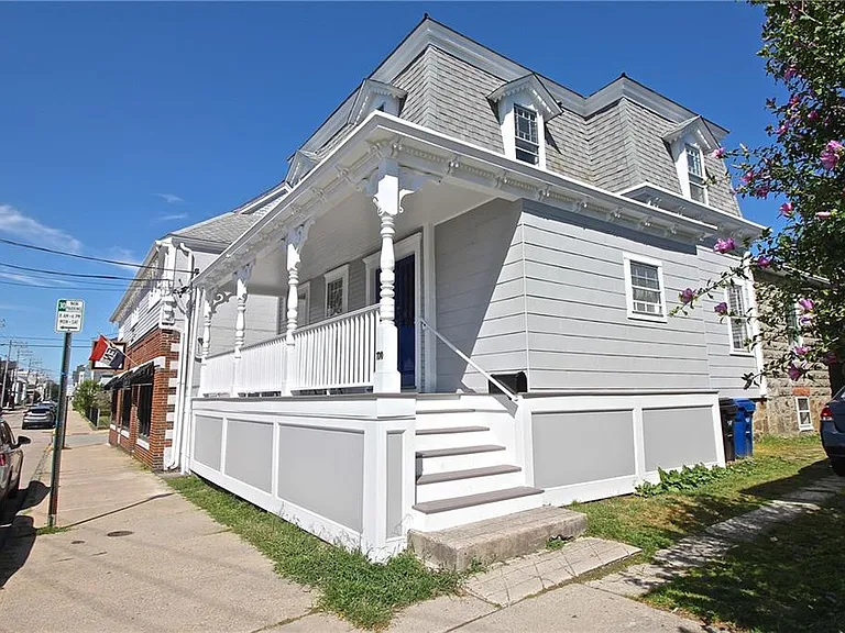 700 Thames St — Photo 2