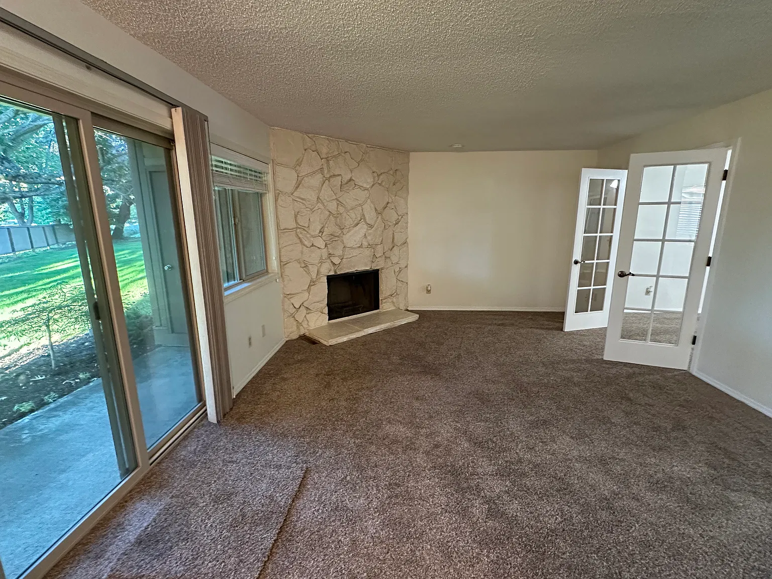 3 bed, 1100 sqft, $2,000 — Photo 1