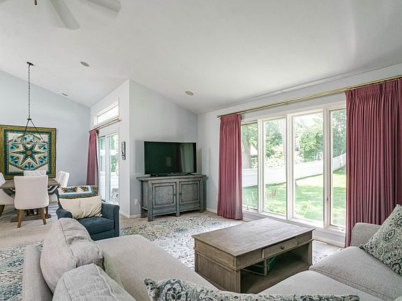 5th image of 52641 Westgate Dr