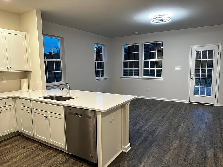 313 Mazzeo Dr — Photo 5
