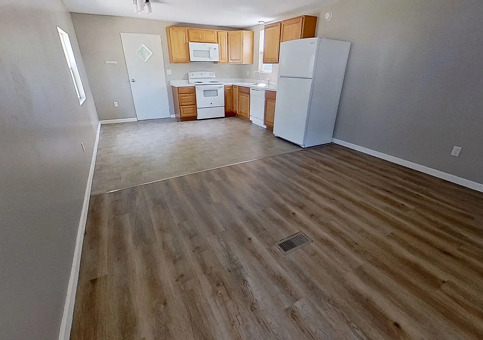 Mobile Home in Newberry Township — Photo 2