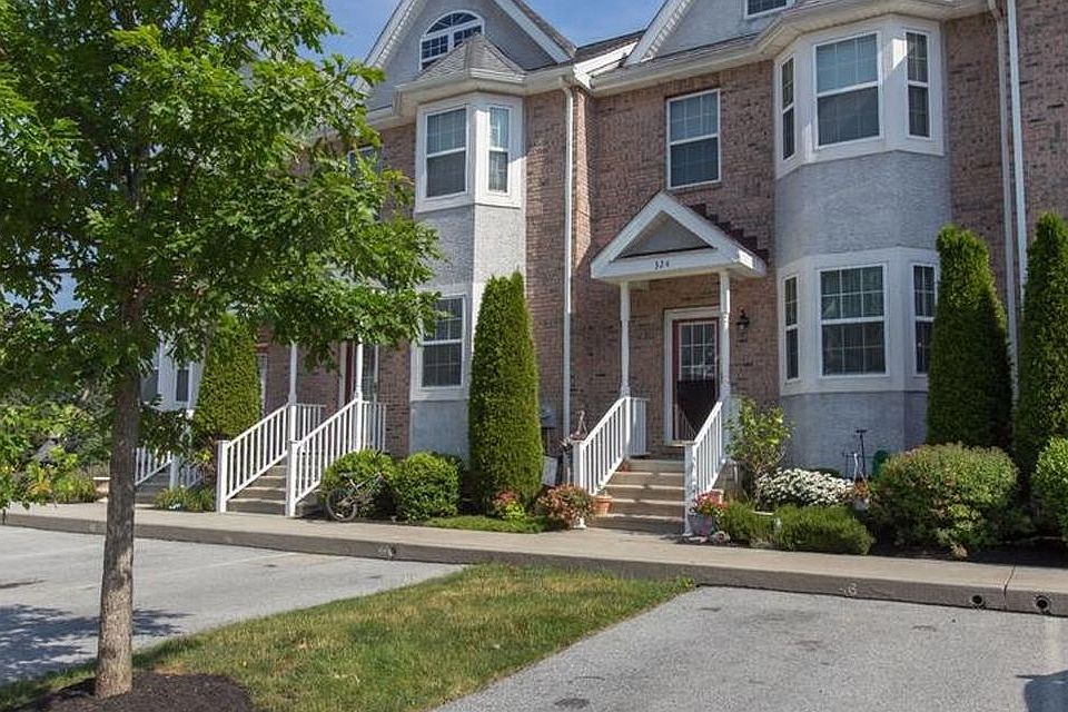 Front side with 2 parking spaces