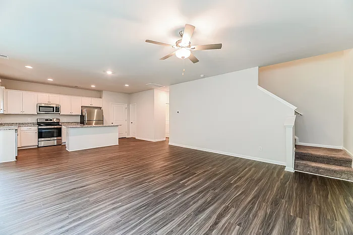 3 bed, 2.5 bath, 2241 sqft, $2,695 — Photo 4