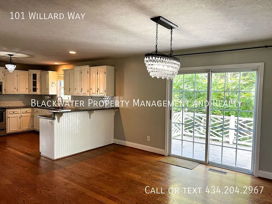 4 Bedroom Home off Timberlake! — Photo 3