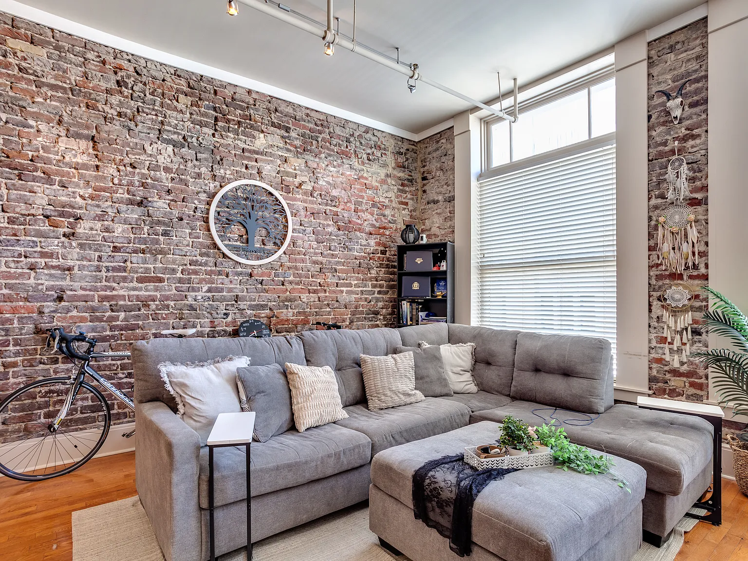 2 bed, 1444 sqft, $2,645 — Photo 4