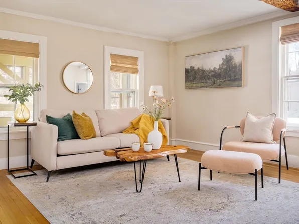 38 Great Rd APT 4, Bedford, MA 01730