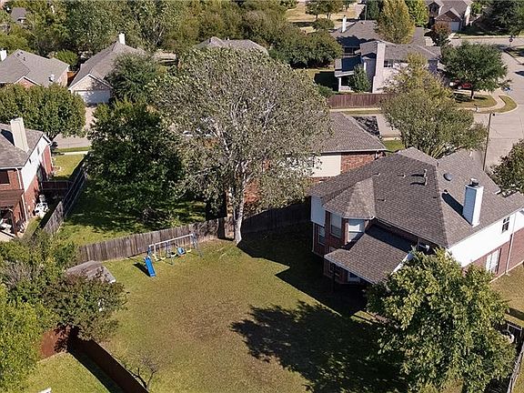 4th image of 5906 Vista Ln