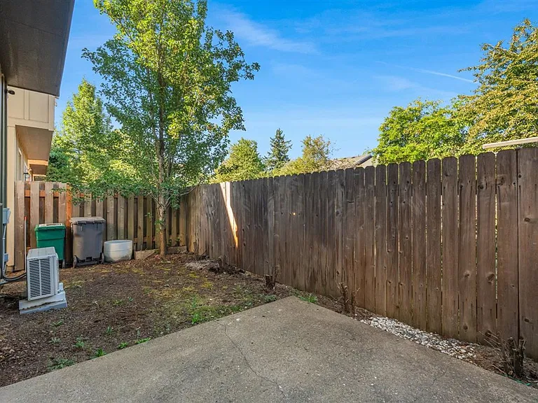 14414 E Burnside St — Photo 18