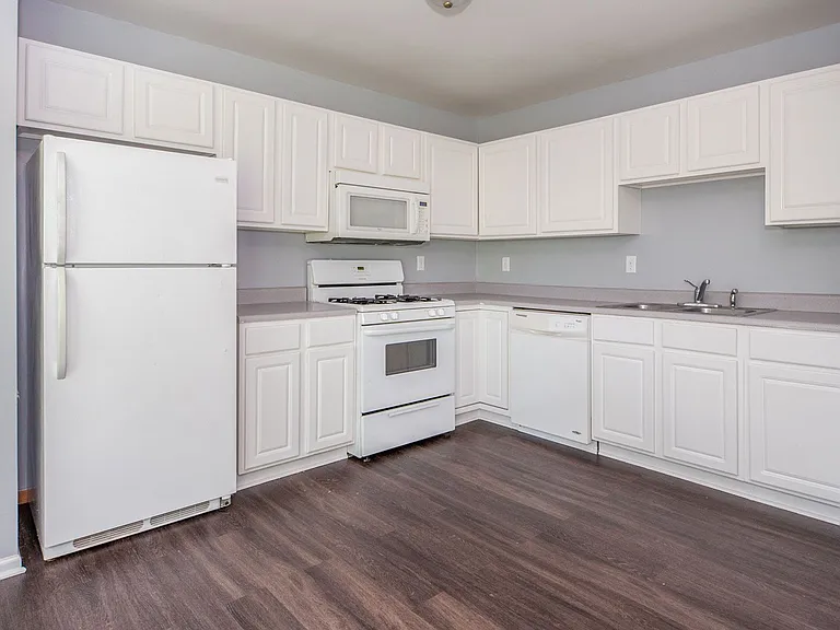 855 Regent Dr — Photo 10